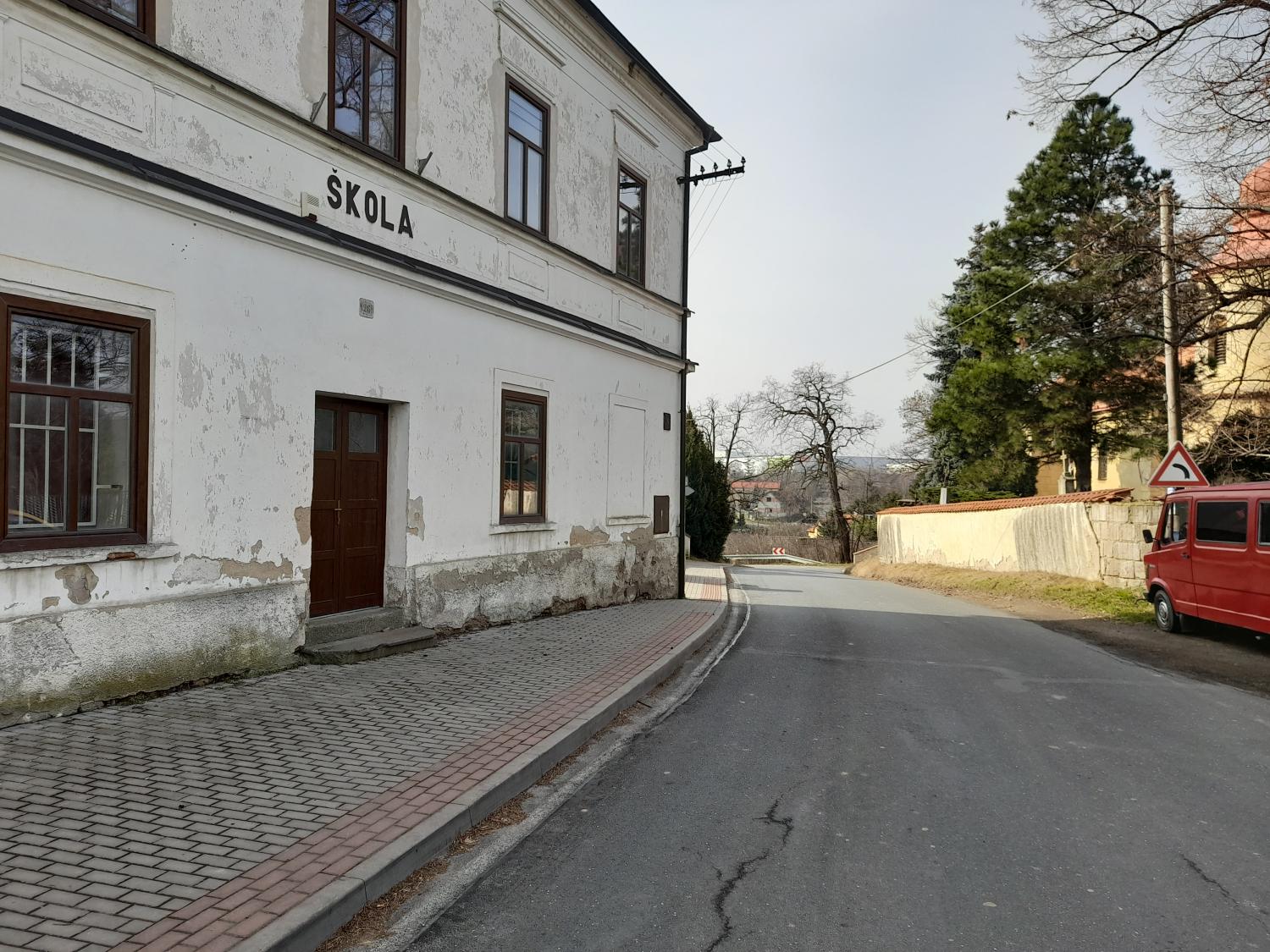 Škola Jažlovice